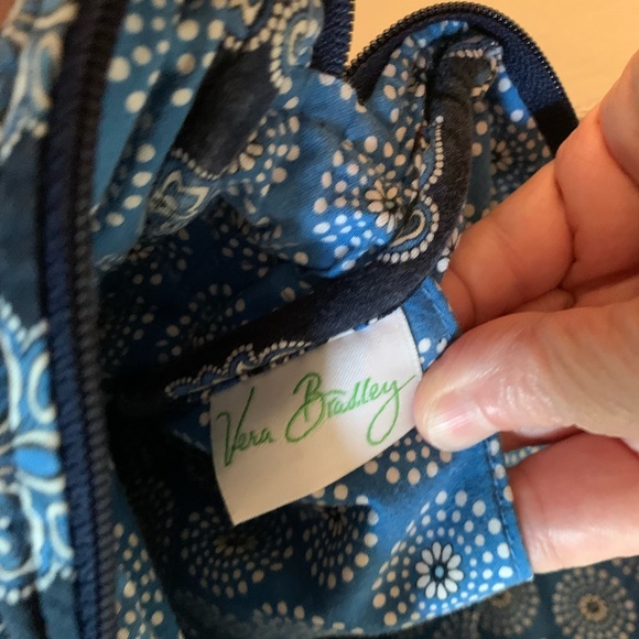Vera Bradley Crossbody with flap Blue/white Fleur De Lis print. - Picture 8 of 8